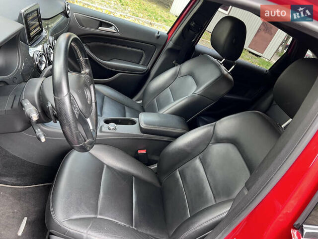 Красный Мерседес Б-класс, объемом двигателя 1.8 л и пробегом 130 тыс. км за 10999 $, фото 22 на Automoto.ua