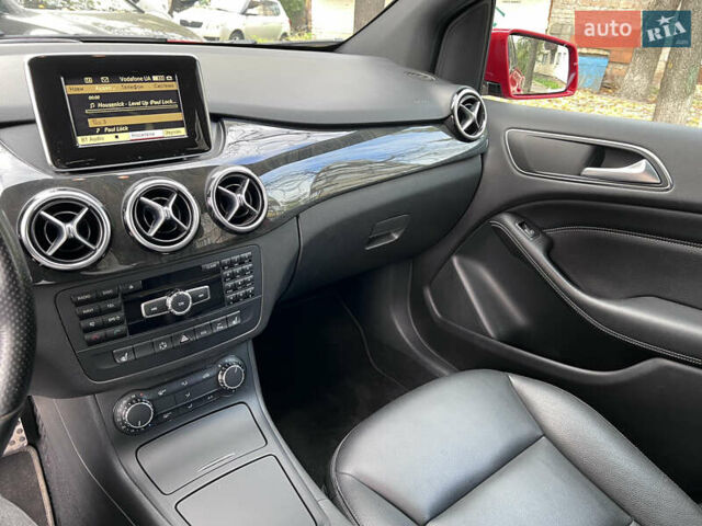 Красный Мерседес Б-класс, объемом двигателя 1.8 л и пробегом 130 тыс. км за 10999 $, фото 19 на Automoto.ua