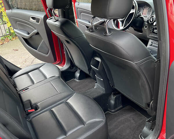 Красный Мерседес Б-класс, объемом двигателя 1.8 л и пробегом 130 тыс. км за 10999 $, фото 12 на Automoto.ua