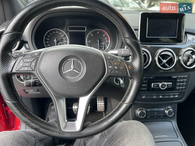 Красный Мерседес Б-класс, объемом двигателя 1.8 л и пробегом 130 тыс. км за 10999 $, фото 17 на Automoto.ua