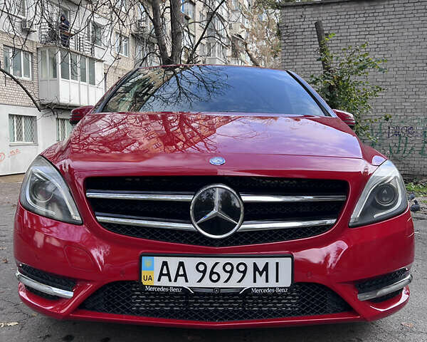 Красный Мерседес Б-класс, объемом двигателя 1.8 л и пробегом 130 тыс. км за 10999 $, фото 7 на Automoto.ua
