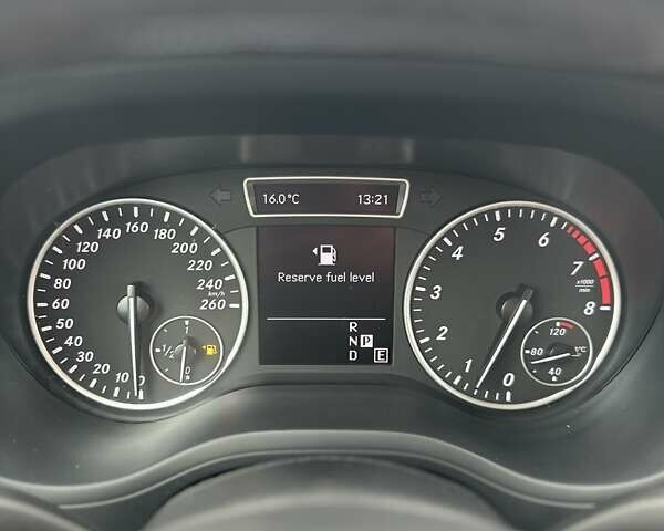 Красный Мерседес Б-класс, объемом двигателя 1.6 л и пробегом 200 тыс. км за 11999 $, фото 23 на Automoto.ua