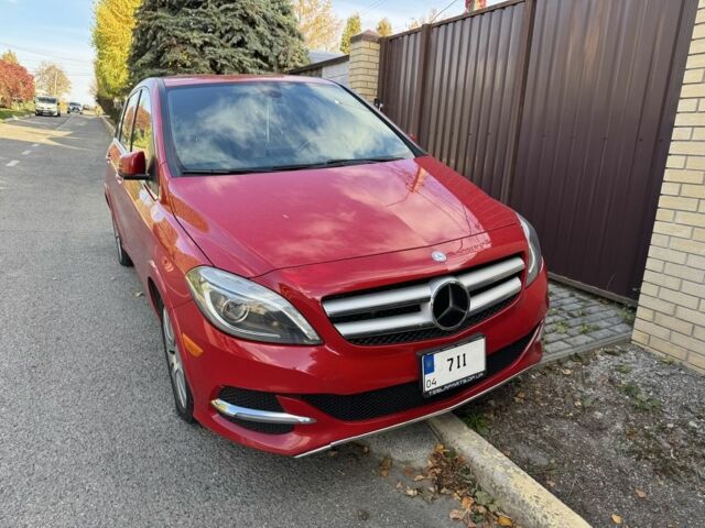 Красный Мерседес Б-класс, объемом двигателя 0 л и пробегом 180 тыс. км за 7999 $, фото 1 на Automoto.ua