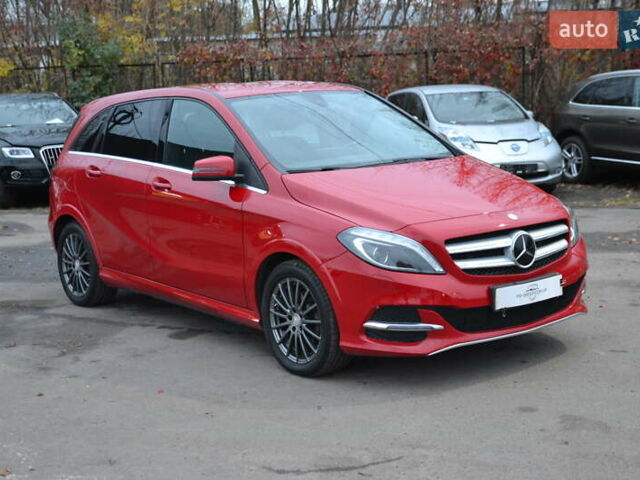 Красный Мерседес Б-класс, объемом двигателя 0 л и пробегом 122 тыс. км за 9999 $, фото 3 на Automoto.ua