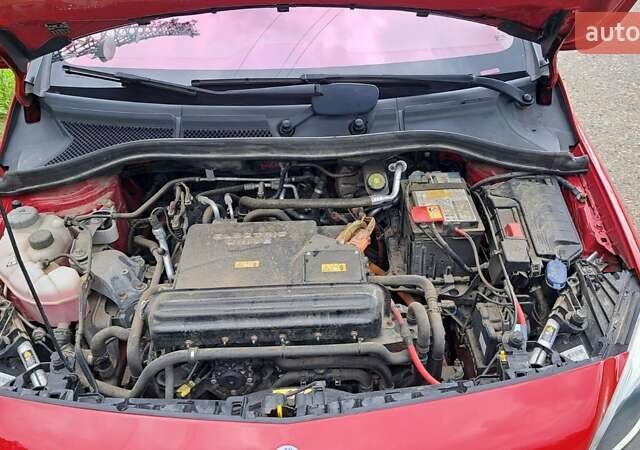 Червоний Мерседес Б-клас, об'ємом двигуна 0 л та пробігом 150 тис. км за 10999 $, фото 14 на Automoto.ua