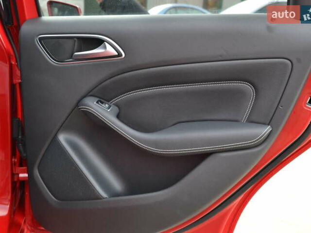 Красный Мерседес Б-класс, объемом двигателя 0 л и пробегом 122 тыс. км за 9999 $, фото 23 на Automoto.ua