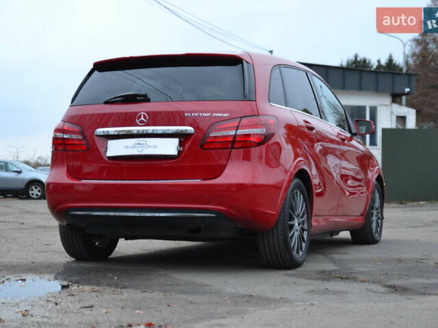 Красный Мерседес Б-класс, объемом двигателя 0 л и пробегом 122 тыс. км за 9999 $, фото 7 на Automoto.ua