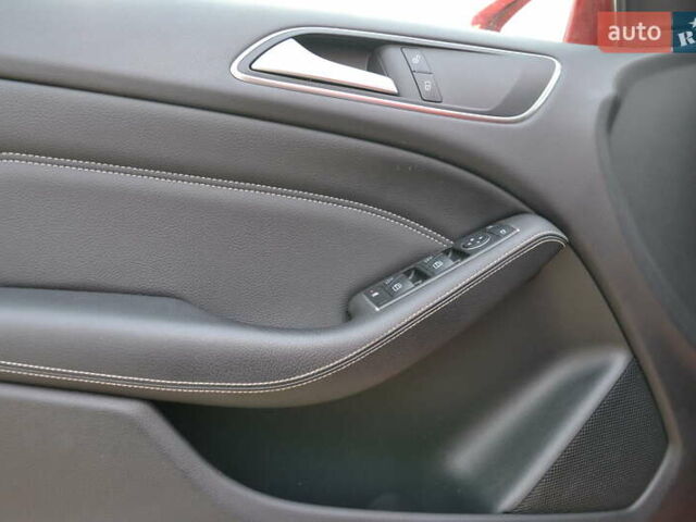 Красный Мерседес Б-класс, объемом двигателя 0 л и пробегом 122 тыс. км за 9999 $, фото 18 на Automoto.ua