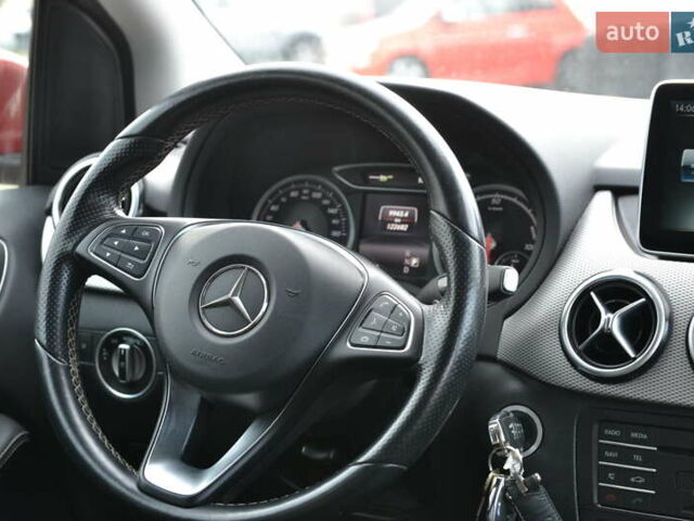 Красный Мерседес Б-класс, объемом двигателя 0 л и пробегом 122 тыс. км за 9999 $, фото 24 на Automoto.ua