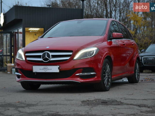 Красный Мерседес Б-класс, объемом двигателя 0 л и пробегом 122 тыс. км за 9999 $, фото 1 на Automoto.ua