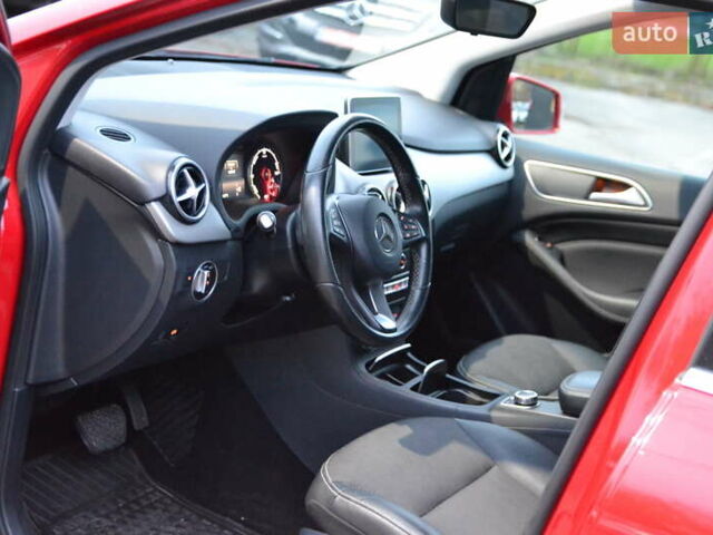 Красный Мерседес Б-класс, объемом двигателя 0 л и пробегом 122 тыс. км за 9999 $, фото 13 на Automoto.ua