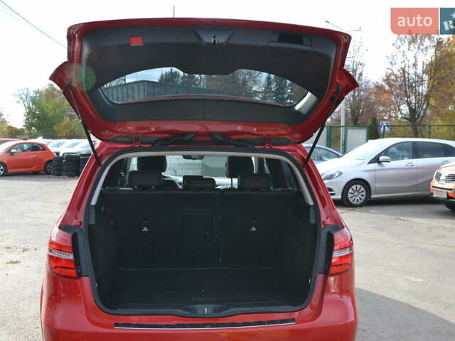 Красный Мерседес Б-класс, объемом двигателя 0 л и пробегом 122 тыс. км за 9999 $, фото 21 на Automoto.ua