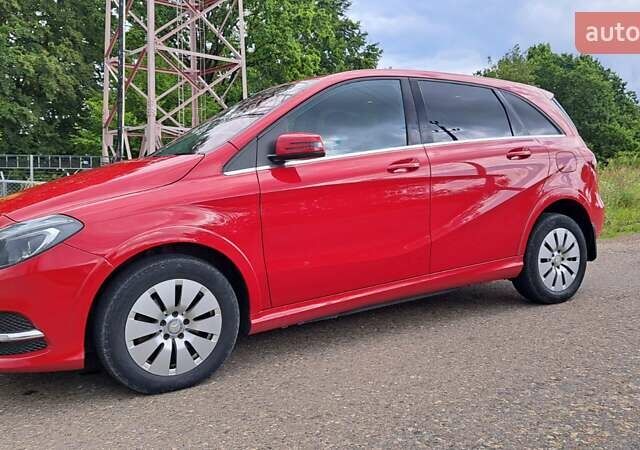 Червоний Мерседес Б-клас, об'ємом двигуна 0 л та пробігом 150 тис. км за 10999 $, фото 6 на Automoto.ua