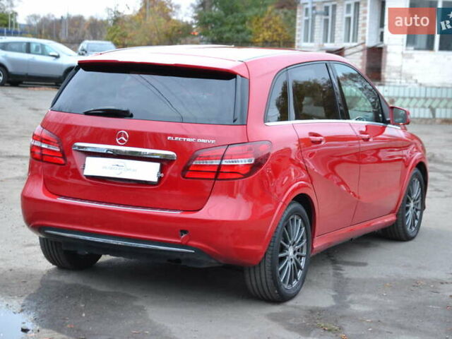 Красный Мерседес Б-класс, объемом двигателя 0 л и пробегом 122 тыс. км за 9999 $, фото 5 на Automoto.ua