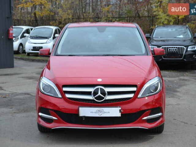 Красный Мерседес Б-класс, объемом двигателя 0 л и пробегом 122 тыс. км за 9999 $, фото 2 на Automoto.ua