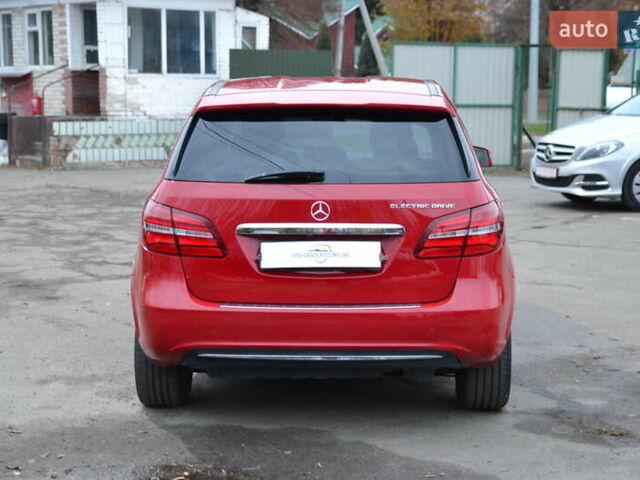 Красный Мерседес Б-класс, объемом двигателя 0 л и пробегом 122 тыс. км за 9999 $, фото 6 на Automoto.ua