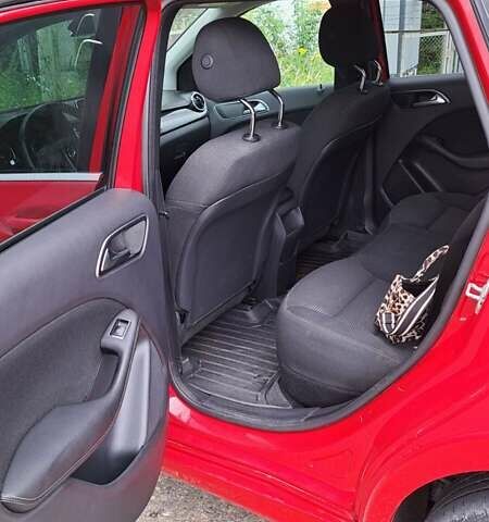 Червоний Мерседес Б-клас, об'ємом двигуна 0 л та пробігом 150 тис. км за 10999 $, фото 12 на Automoto.ua