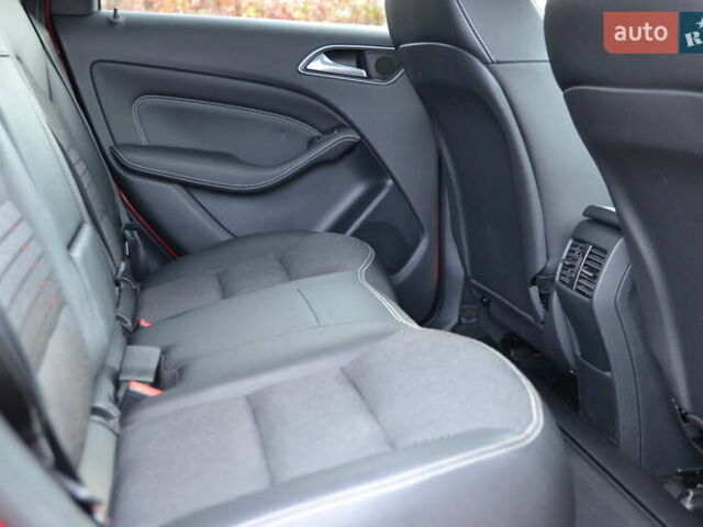 Красный Мерседес Б-класс, объемом двигателя 0 л и пробегом 122 тыс. км за 9999 $, фото 22 на Automoto.ua