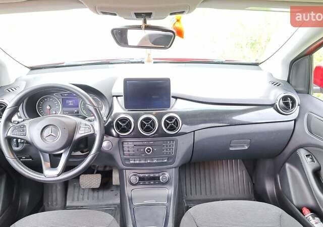 Червоний Мерседес Б-клас, об'ємом двигуна 0 л та пробігом 150 тис. км за 10999 $, фото 15 на Automoto.ua