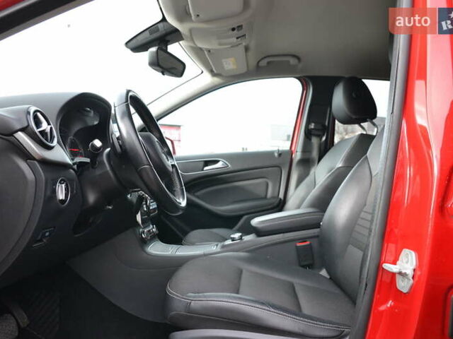 Красный Мерседес Б-класс, объемом двигателя 0 л и пробегом 122 тыс. км за 9999 $, фото 16 на Automoto.ua