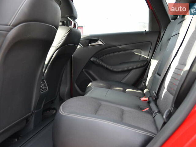 Красный Мерседес Б-класс, объемом двигателя 0 л и пробегом 122 тыс. км за 9999 $, фото 19 на Automoto.ua