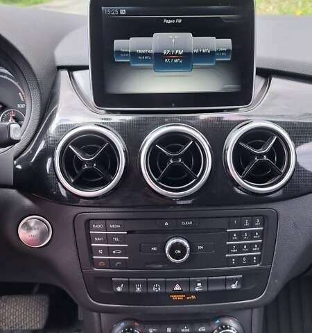 Червоний Мерседес Б-клас, об'ємом двигуна 0 л та пробігом 150 тис. км за 10999 $, фото 16 на Automoto.ua