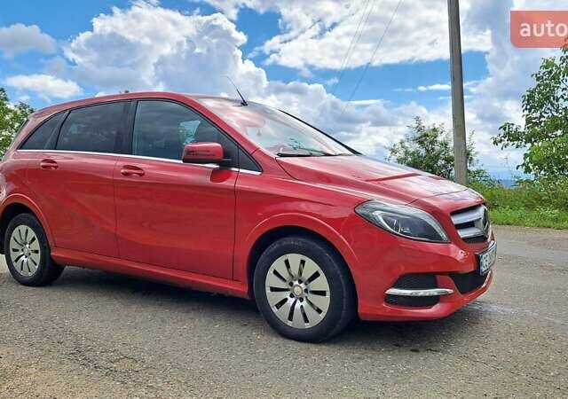 Червоний Мерседес Б-клас, об'ємом двигуна 0 л та пробігом 150 тис. км за 10999 $, фото 8 на Automoto.ua