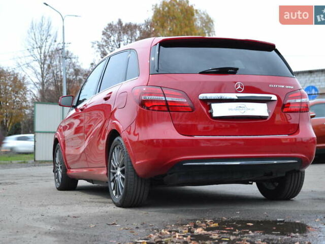 Красный Мерседес Б-класс, объемом двигателя 0 л и пробегом 122 тыс. км за 9999 $, фото 9 на Automoto.ua