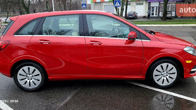 Красный Мерседес Б-класс, объемом двигателя 0 л и пробегом 73 тыс. км за 11999 $, фото 2 на Automoto.ua