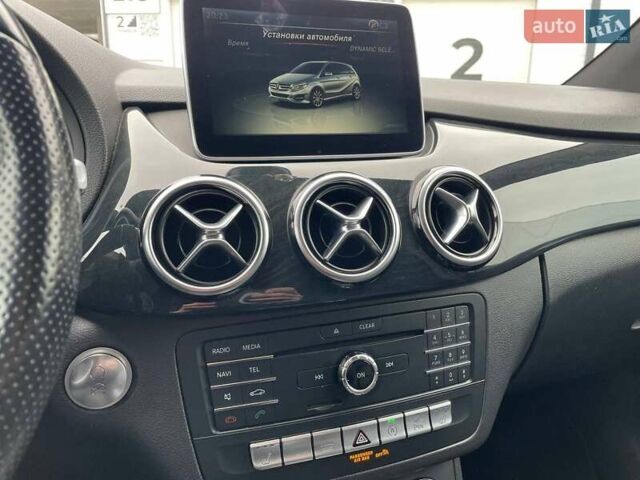 Червоний Мерседес Б-клас, об'ємом двигуна 1.99 л та пробігом 98 тис. км за 14500 $, фото 10 на Automoto.ua