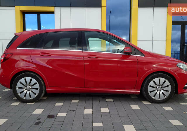 Червоний Мерседес Б-клас, об'ємом двигуна 0 л та пробігом 108 тис. км за 10800 $, фото 2 на Automoto.ua