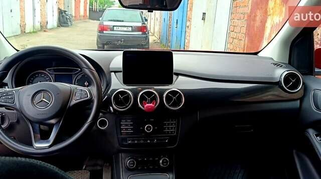 Червоний Мерседес Б-клас, об'ємом двигуна 0 л та пробігом 98 тис. км за 12000 $, фото 1 на Automoto.ua