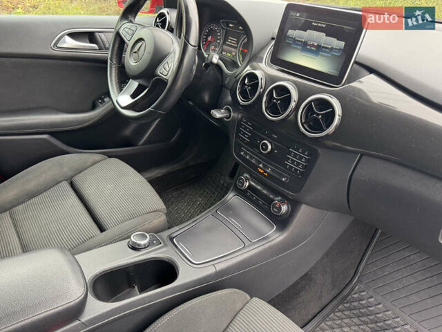 Червоний Мерседес Б-клас, об'ємом двигуна 0 л та пробігом 98 тис. км за 10500 $, фото 17 на Automoto.ua