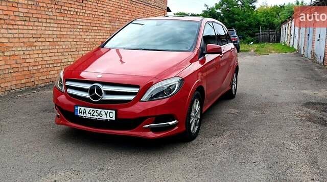 Червоний Мерседес Б-клас, об'ємом двигуна 0 л та пробігом 98 тис. км за 12000 $, фото 17 на Automoto.ua