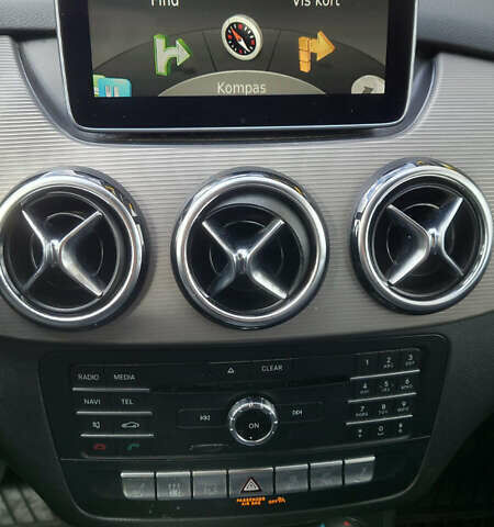 Червоний Мерседес Б-клас, об'ємом двигуна 0 л та пробігом 108 тис. км за 10800 $, фото 5 на Automoto.ua