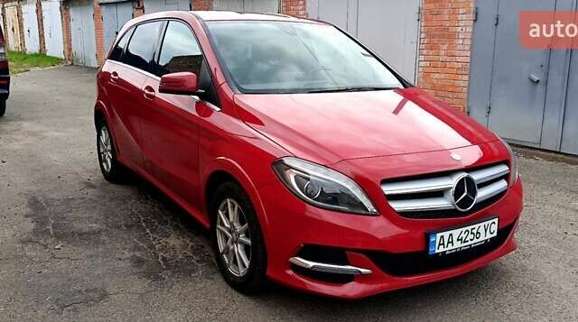 Червоний Мерседес Б-клас, об'ємом двигуна 0 л та пробігом 98 тис. км за 12000 $, фото 11 на Automoto.ua