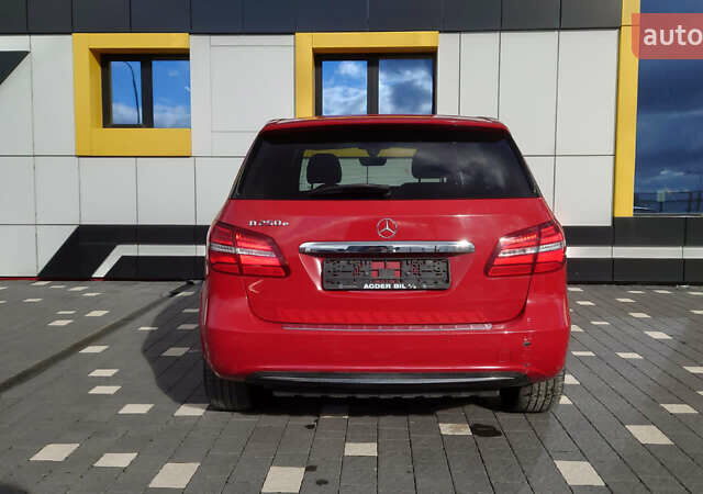 Червоний Мерседес Б-клас, об'ємом двигуна 0 л та пробігом 108 тис. км за 10800 $, фото 4 на Automoto.ua