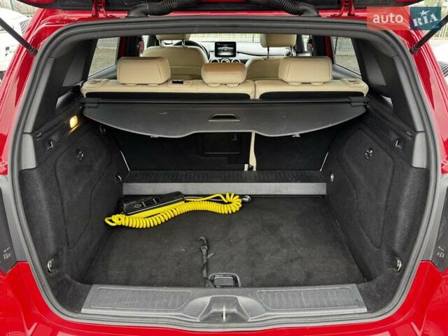 Красный Мерседес Б-класс, объемом двигателя 0 л и пробегом 146 тыс. км за 9988 $, фото 11 на Automoto.ua