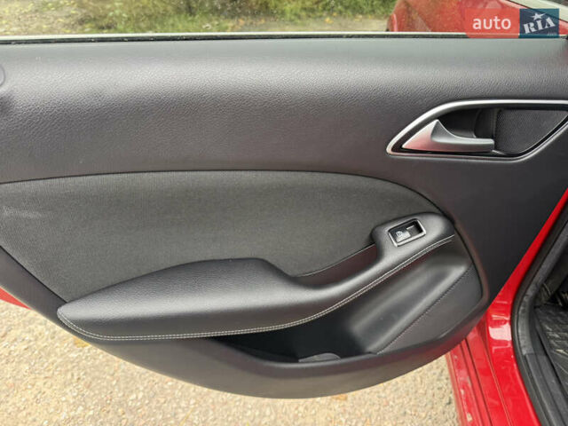 Червоний Мерседес Б-клас, об'ємом двигуна 0 л та пробігом 98 тис. км за 10500 $, фото 11 на Automoto.ua