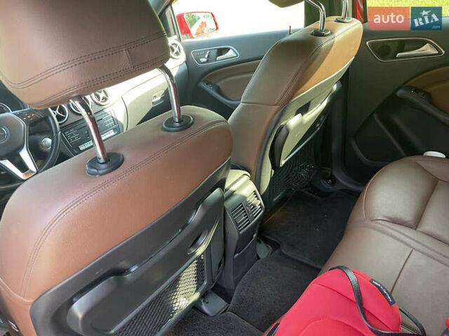 Красный Мерседес Б-класс, объемом двигателя 0 л и пробегом 91 тыс. км за 15500 $, фото 5 на Automoto.ua