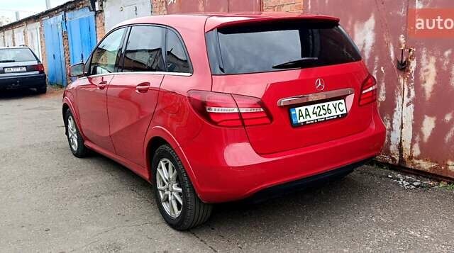 Червоний Мерседес Б-клас, об'ємом двигуна 0 л та пробігом 98 тис. км за 12000 $, фото 3 на Automoto.ua