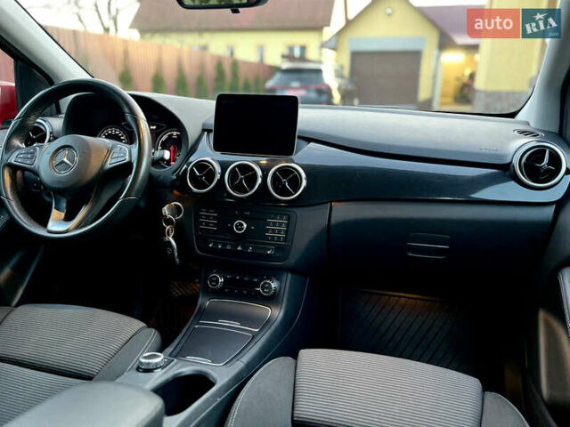 Червоний Мерседес Б-клас, об'ємом двигуна 0 л та пробігом 115 тис. км за 9500 $, фото 26 на Automoto.ua