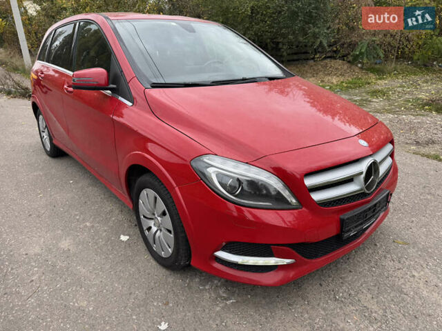 Червоний Мерседес Б-клас, об'ємом двигуна 0 л та пробігом 98 тис. км за 10500 $, фото 2 на Automoto.ua
