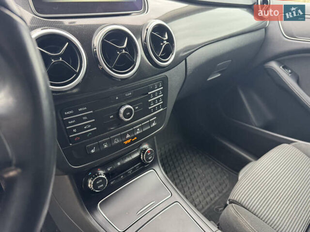 Червоний Мерседес Б-клас, об'ємом двигуна 0 л та пробігом 98 тис. км за 10500 $, фото 10 на Automoto.ua