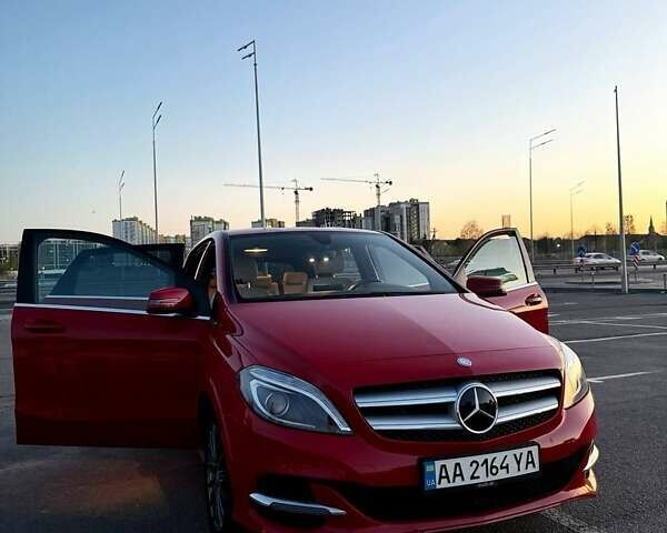 Червоний Мерседес Б-клас, об'ємом двигуна 0 л та пробігом 145 тис. км за 12300 $, фото 13 на Automoto.ua