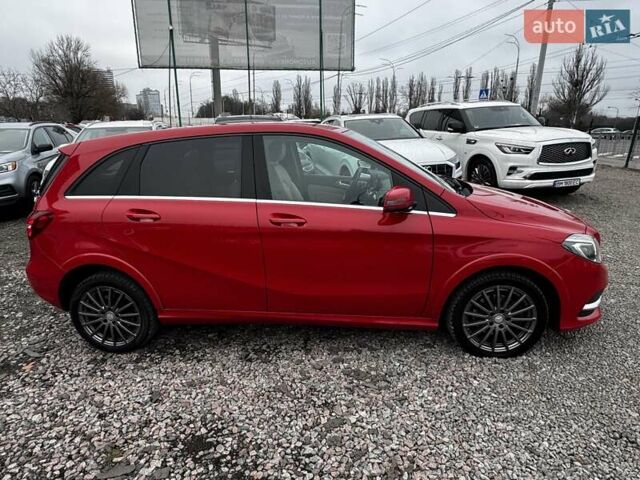 Красный Мерседес Б-класс, объемом двигателя 0 л и пробегом 146 тыс. км за 9988 $, фото 5 на Automoto.ua