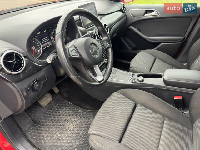 Червоний Мерседес Б-клас, об'ємом двигуна 0 л та пробігом 98 тис. км за 10500 $, фото 7 на Automoto.ua