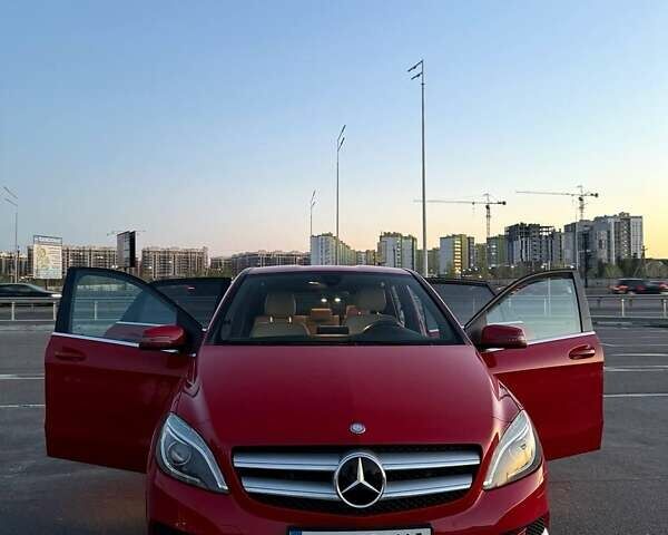 Червоний Мерседес Б-клас, об'ємом двигуна 0 л та пробігом 145 тис. км за 12300 $, фото 12 на Automoto.ua