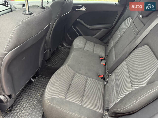 Червоний Мерседес Б-клас, об'ємом двигуна 0 л та пробігом 98 тис. км за 10500 $, фото 12 на Automoto.ua