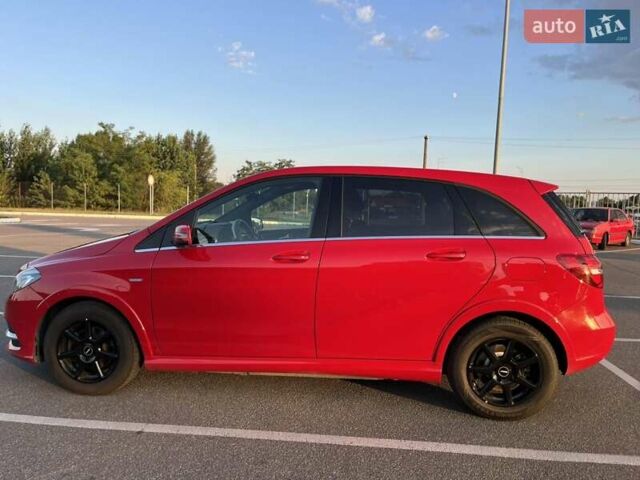 Красный Мерседес Б-класс, объемом двигателя 0 л и пробегом 117 тыс. км за 11300 $, фото 4 на Automoto.ua